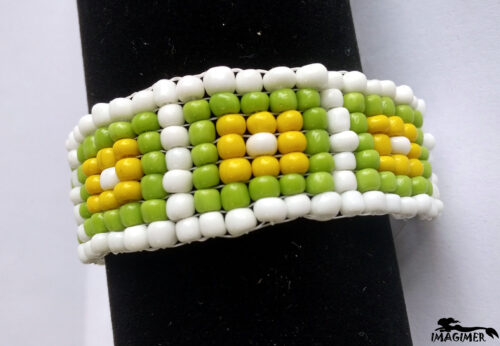 Adjustable beads bracelet